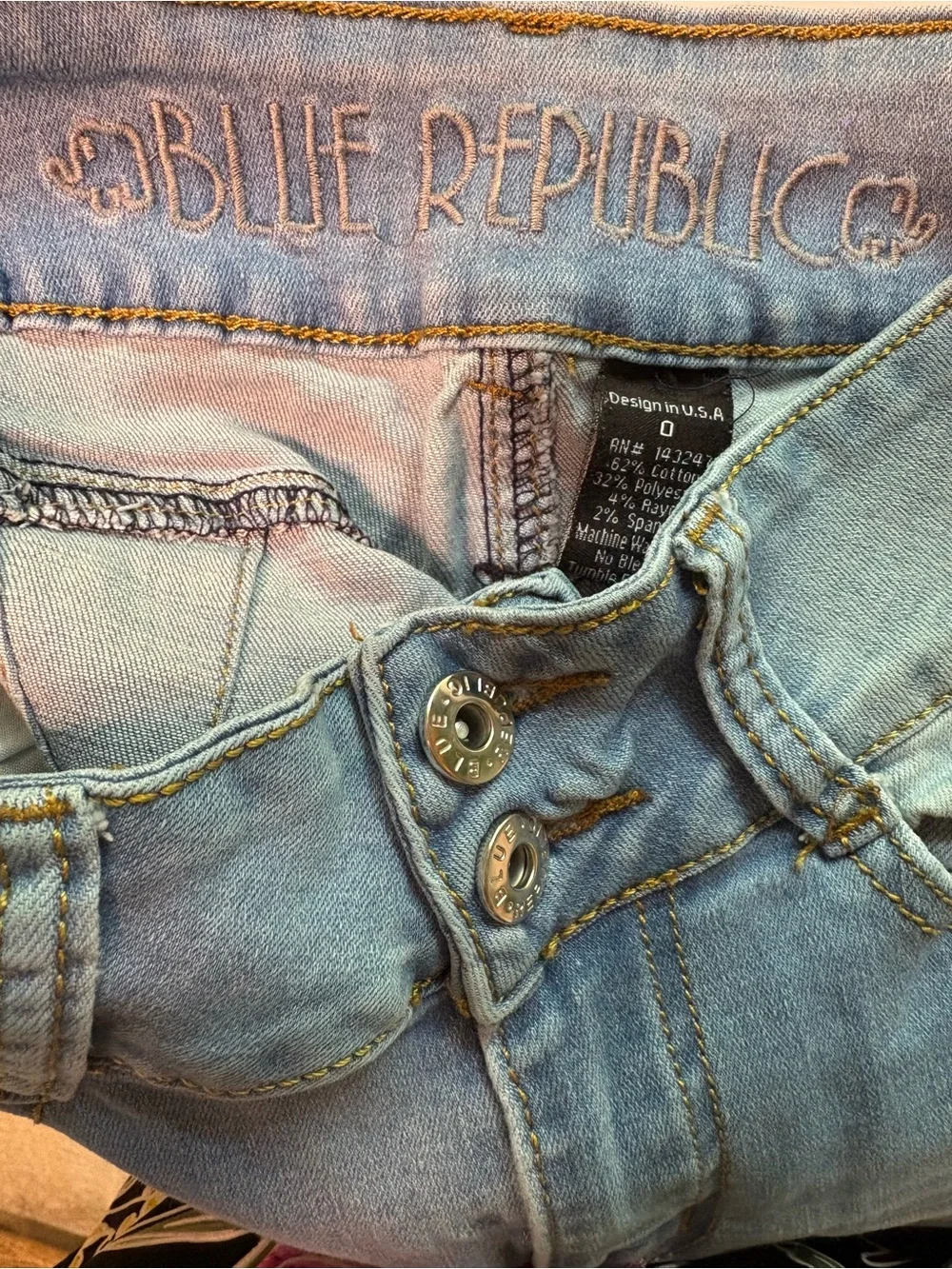 Blue Republic Light Wash Skinny Jeans Distressed Women’s 0 Double Button